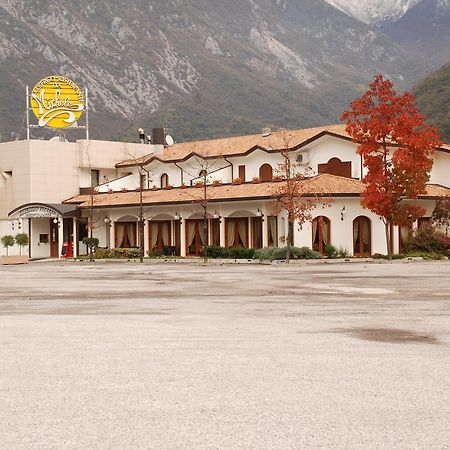 Albergo Ristorante Pizzeria Da Michele Venzone Exterior foto