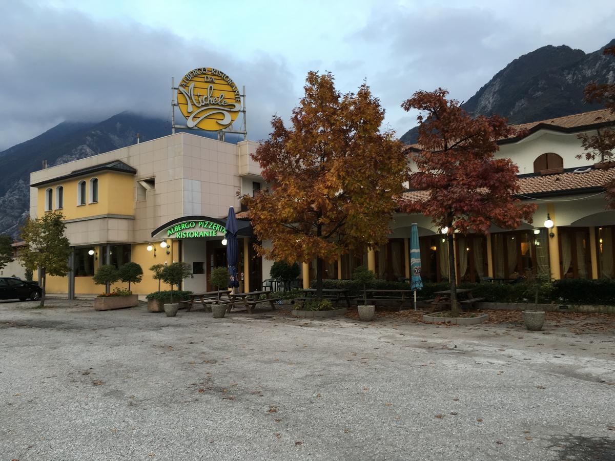 Albergo Ristorante Pizzeria Da Michele Venzone Exterior foto